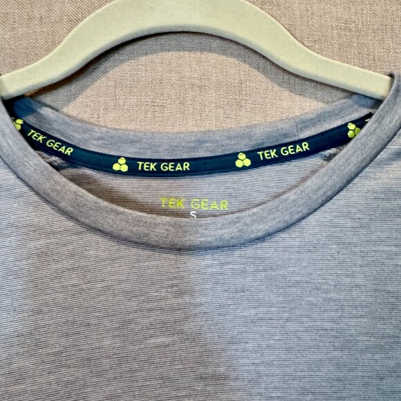 Tek Gear Men’s Performance Tee Shirt Small Gray Moisture Wicking Athletic Top - Picture 4 of 6